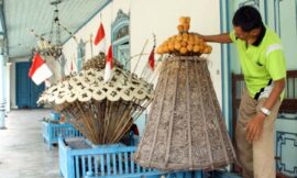Gunungan, Simbol Upacara Adat di Kraton Paling Populer, Sarana Doa dan Sarat Makna (seri 4 – bersambung)