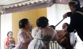 Sebelum Untuk “Adang”, Dandang “Kiai Dhudha” Dijamasi di Samping Pawon Gandarasan