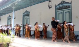 “Adang” 60 Kg Beras Raja Lele Dengan Empat “Dandang”, Pukul 04.00 WIB Baru “Tanak”