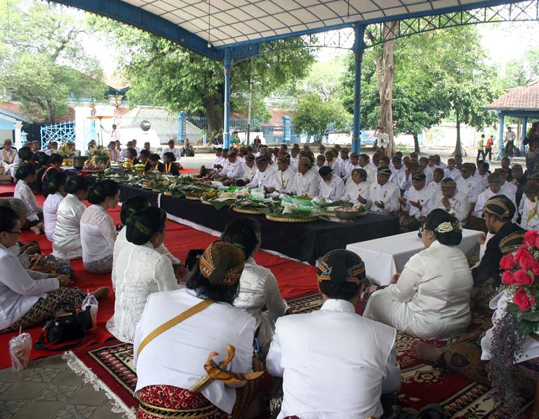 You are currently viewing Wilujengan Nagari Sesaji Mahesa Lawung, Upacara Adat di Tiga Lokasi Terpisah