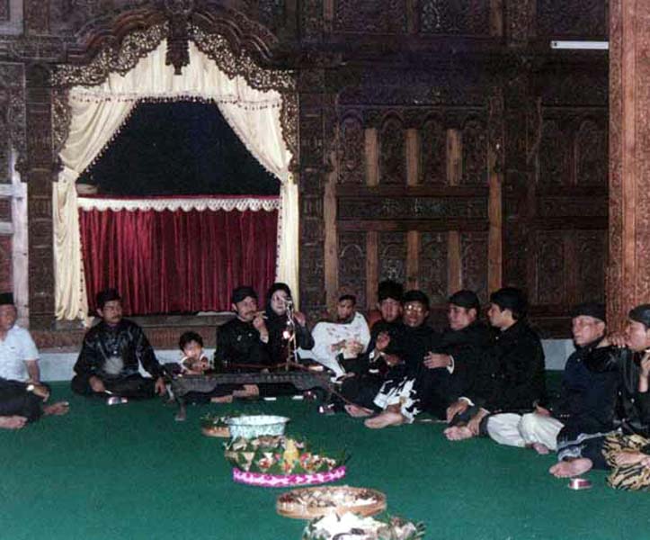 You are currently viewing Generasi Dalang Penganut Idealisme “Nggelar Jagad Pakeliran” Sudah Habis (seri 2 -bersambung)