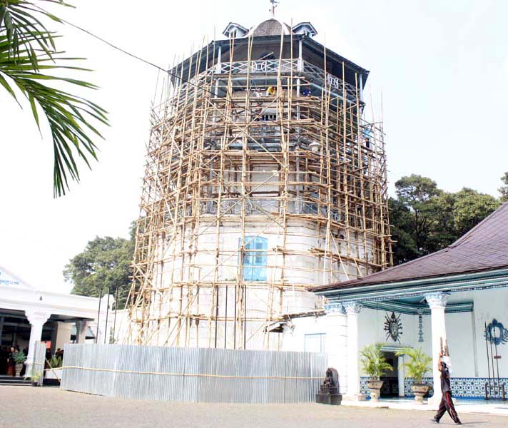 You are currently viewing Upacara Adat Wilujengan Nagari Mahesa Lawung Menunjukkan Islam yang “Pengayom” (seri 4 – habis)