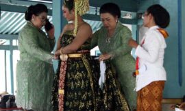 “Mendapatkan Sumbernya”, Perias Muda Jadi Peserta Ujian Sanggar Paes Tata-Busana