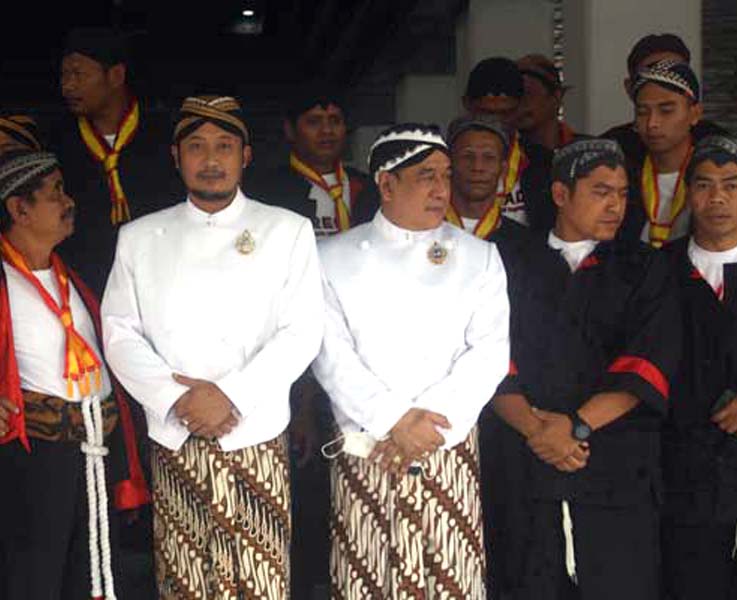 You are currently viewing Memahami di Balik “Bangunan”, “Tahta”, Konsep “Ratu” dan “Bibit, Bobot, Bebet” (seri 2 – bersambung)