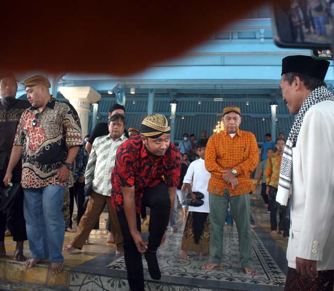 Read more about the article Sinuhun PB XIV Langsung Jumatan di Masjid Agung, Sampai Genap 7 Jumat Mendatang