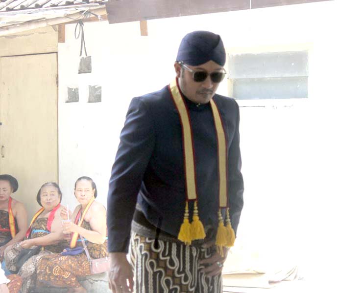 You are currently viewing Memahami di Balik “Bangunan”, “Tahta”, Konsep “Ratu” dan “Bibit, Bobot, Bebet” (seri 6 – habis)