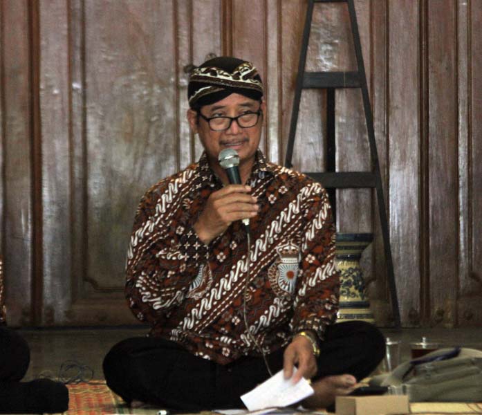 Read more about the article Sanggit Tembang Gaya Deklarasi Pasipamarta Untuk Sinuhun PB XIV Hangabehi