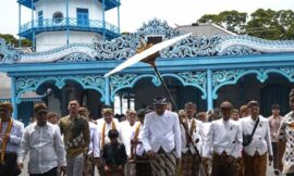 Dalam Prosesi, Sinuhun PB XIV Hangabehi Berjalan Bersama Menu Masjid Agung