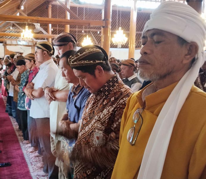 Read more about the article Publik Benar-benar Menyaksikan Ada Seorang “Nata Tanpa Labuh Karya” (seri 2 – bersambung)