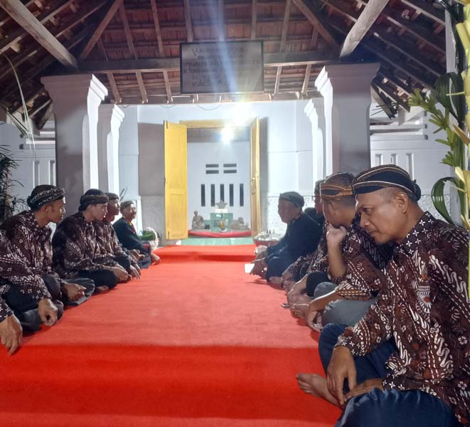 You are currently viewing Pakasa “Pekuncen” Caruban Gelar Donga Wilujengan Untuk PB XIV Hangabehi