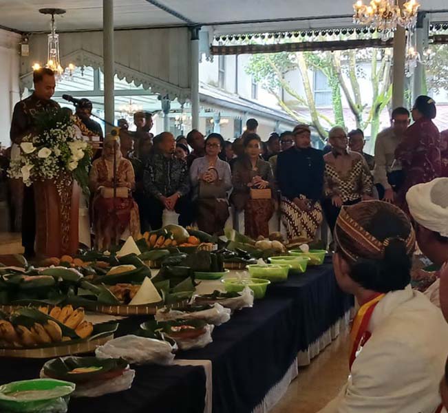 You are currently viewing Era Baru Perjalanan Kraton Mataram Surakarta, Mengikuti “Irama” Republik (seri 1 – bersambung)