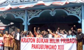 Era Baru Perjalanan Kraton Mataram Surakarta, Mengikuti “Irama” Republik (seri 2 – bersambung)