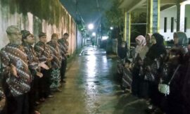 Dihadang Hujan Deras, Pakasa Cabang Kudus Menggelar Ritual “Buka Luwur”