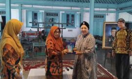 Sejumlah Guru IPS SMP Pamekasan, Studi Banding ke Mataram Surakarta