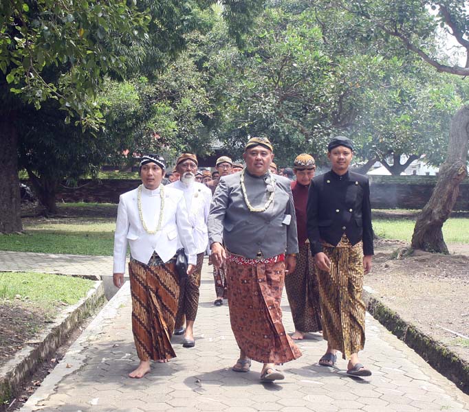 Read more about the article Siang Tadi, KPH Bimo Djoyo Adilogo Pimpin Rombongan Nyadran di Tegalarum