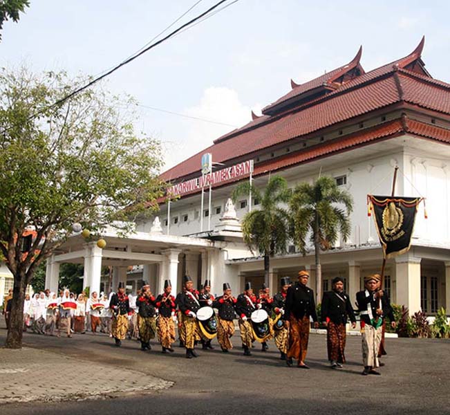 Read more about the article Besok Siang, Rombongan Utusan-dalem Kraton “Nyadran” di Pamekasan (Madura)