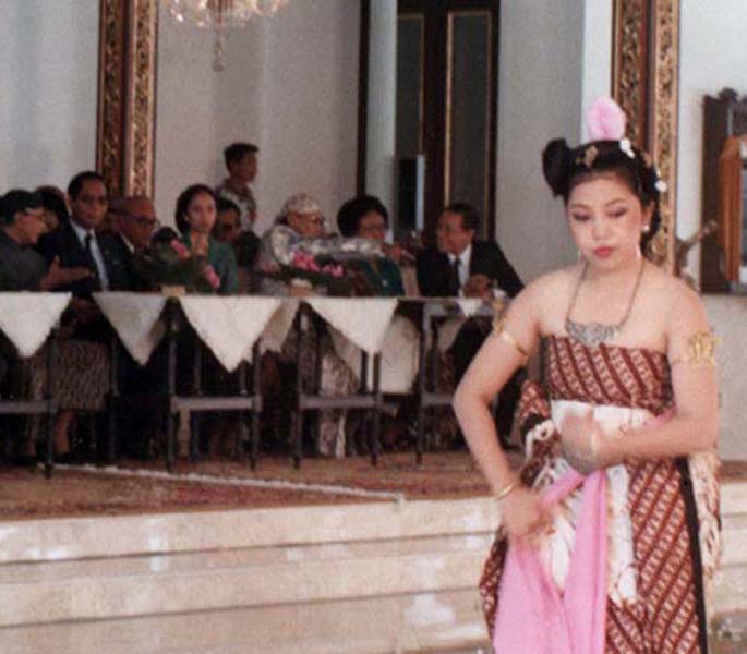 Read more about the article Antara LDA, Bebadan Kabinet 2004 Plus dan Badan Pengelola Kraton (seri 5 – bersambung)