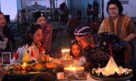 Bebadan Kabinet 2004 Rayakan Ultah ke-41 Sinuhun PB XIV Hangabehi