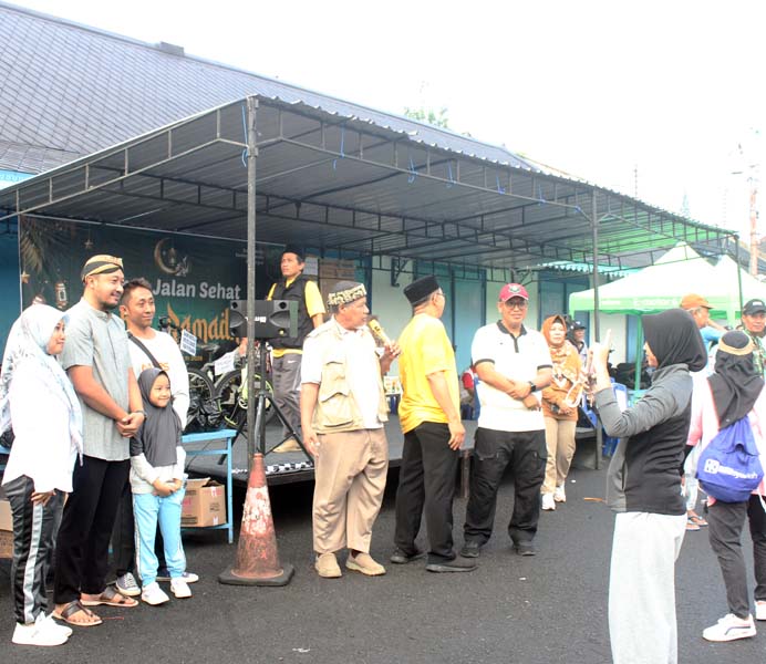 Read more about the article Sinuhun PB XIV Hangabehi Lepas “Jalan Sehat” Warga Baluwarti