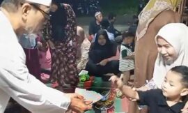Kafari Group Bagikan Bingkisan Lebaran Untuk Warga Pakasa Setempat