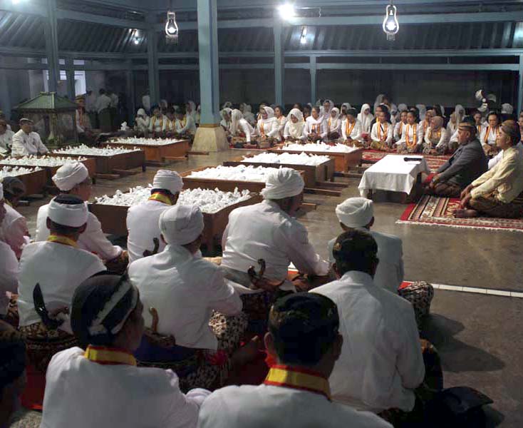 Read more about the article Semangat dan Optimistik “Malem Selikuran” Perdana di Era Sinuhun PB XIV (seri 3 – bersambung)