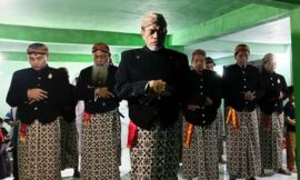 Warga Pakasa Cabang Kudus Shalat Hajad Untuk Sinuhun PB XIV Hangabehi