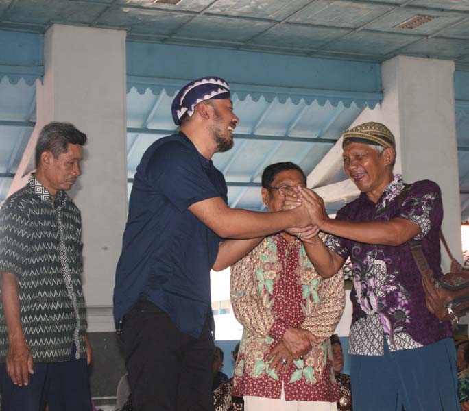 Read more about the article Didukung Kemenbud RI, Bebadan Kabinet 2004 Bagikan 700-an Bingkisan Lebaran