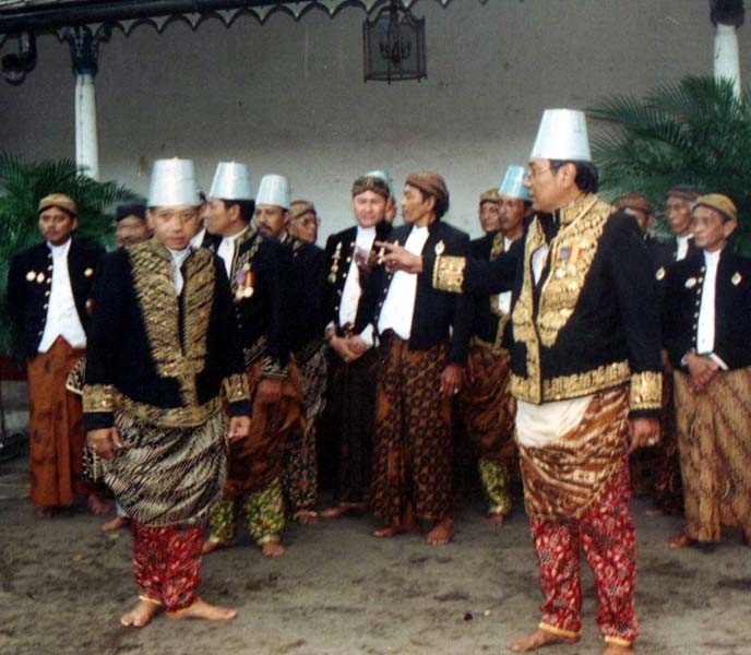 Read more about the article Berbagi Zakat-Fitrah Menjadi Momentum Membangun Kembali Keakraban (seri 2 bersambung)