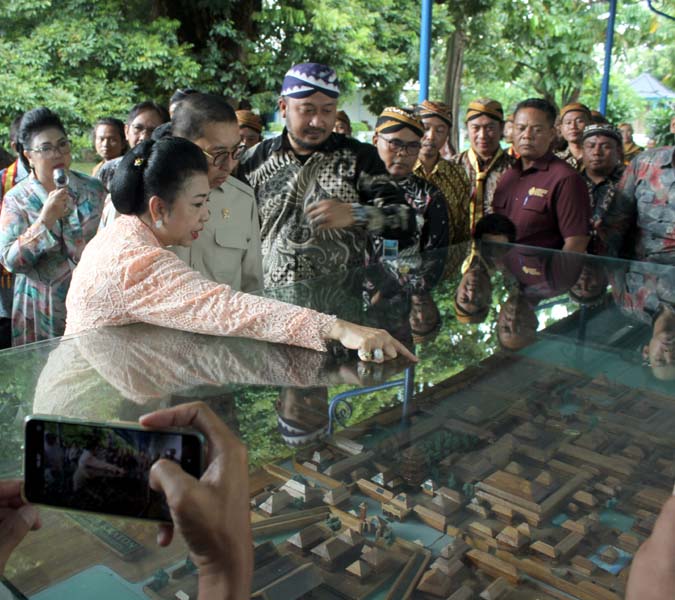 Read more about the article Jajaran Bebadan Kabinet 2004 Berhalal-bihalal dengan Menbud RI Fadli Zon