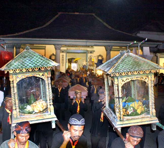 Read more about the article Besok Malam, Bebadan Kabinet 2004 Gelar Kirab Hajad-dalem Malem Selikuran