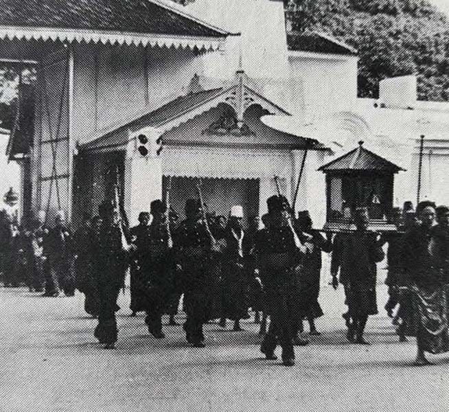 Read more about the article Ritual Methik Sekar “Wijayakusuma”, Stampel Spiritual di Zaman Modern (seri 5 – bersambung)