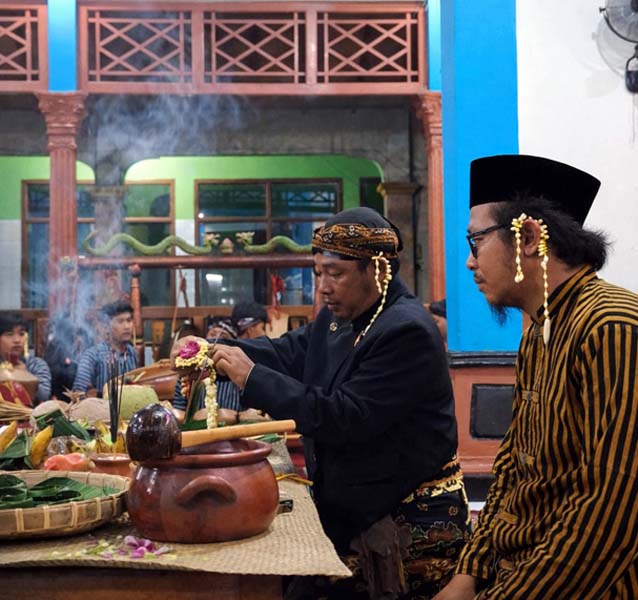 Read more about the article Sebanyak 26 Pusaka “Tali-asih” 26 Cabang Pakasa Dijamasi di Jepara