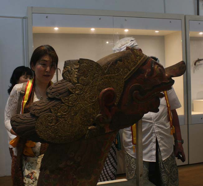 Read more about the article Menbud Fadli Zon di Museum Kraton, Kunjungan “Membangkitkan” Kenangan (seri 2 – bersambung)