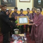 DPP Al Ashraf Sayyid Jumadil Kubro Serahkan Surat Dukungan Kepada Gusti Moeng