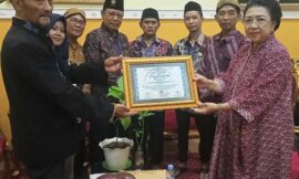 DPP Al Ashraf Sayyid Jumadil Kubro Serahkan Surat Dukungan Kepada Gusti Moeng