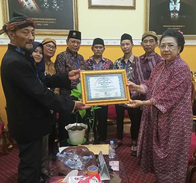 Read more about the article DPP Al Ashraf Sayyid Jumadil Kubro Serahkan Surat Dukungan Kepada Gusti Moeng