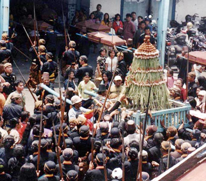 Read more about the article Tandai Awal Era Sinuhun PB XIV, Besok Bebadan Kabinet 2004 Gelar Garebeg Besar