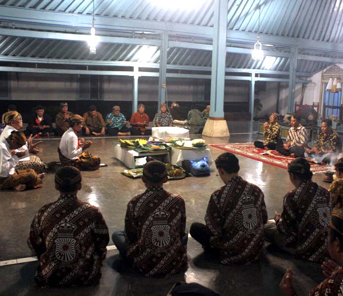 Read more about the article Rombongan Pemetik Sekar Wijayakusuma, Menyeberang ke Pulau Nusakambangan