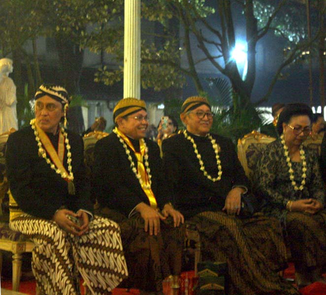 Read more about the article Review Proses Melengkapi Persyaratan Adat, Agama dan Hukum “Dimaklumatkan” (seri 3-bersambung)