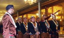 Kirab Pusaka Malam 1 Sura Perdana di Era Sinuhun Hangabehi (seri 2-bersambung)
