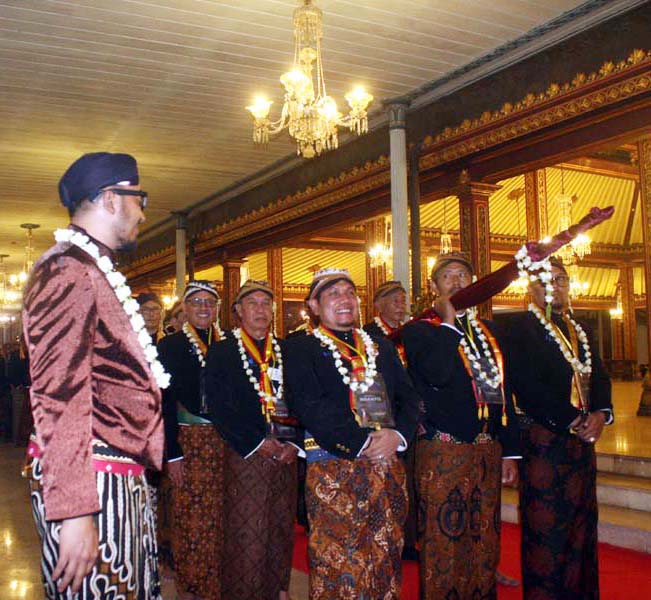 Read more about the article Kirab Pusaka Malam 1 Sura Perdana di Era Sinuhun Hangabehi (seri 2-bersambung)