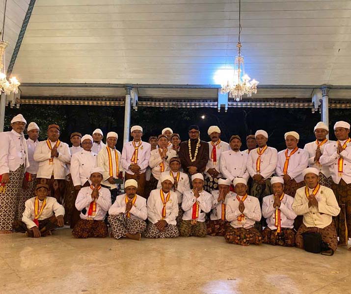 Read more about the article Kirab Pusaka Malam 1 Sura Perdana di Era Sinuhun Hangabehi (seri 4-habis)