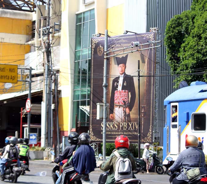 Read more about the article Di WA Grup Pangarsa Pakasa Mulai Ramai “Membahas” Baliho Sinuhun PB XIV