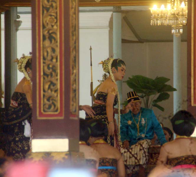 Read more about the article Pemeo “Aja Dolanan Adeging Ratu”, Larangan yang Dilanggar Dua Kali (seri 3-bersambung)