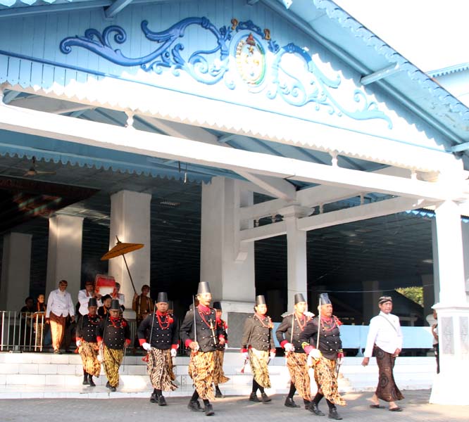 Read more about the article Sebelum Tahun 1980-an, Jamasan Makam Tegalarum Didahului Potong Kuku
