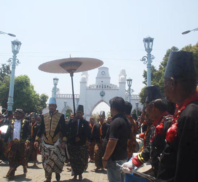 Read more about the article Garebeg Mulud Perdana “Karya” Sinuhun PB XIV Hangabehi di Tahun 2026 (seri 1- bersambung)