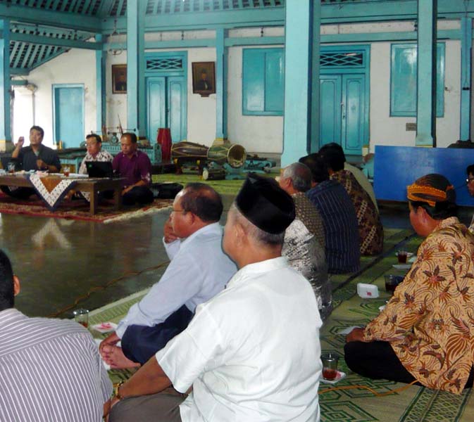 You are currently viewing Pemeo “Aja Dolanan Adeging Ratu”, Larangan yang Dilanggar Dua Kali (seri 2-bersambung)