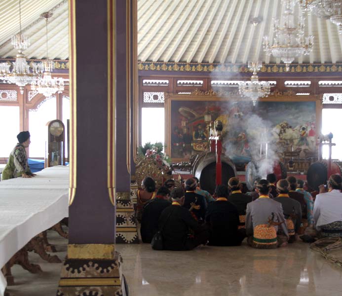 Read more about the article Sepasang Gamelan Sekaten Sudah “Dijamasi”, Dibawa ke Masjid Agung 5 Mulud
