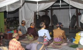 Gamelan Sekaten Rabu Pagi (19/8) Disiapkan di Bangsal Pradangga Masjid Agung