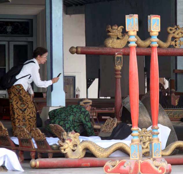 Read more about the article Prof Fumiko Tamura Teliti “Gong” Gamelan di Asia, Termasuk Milik Kraton